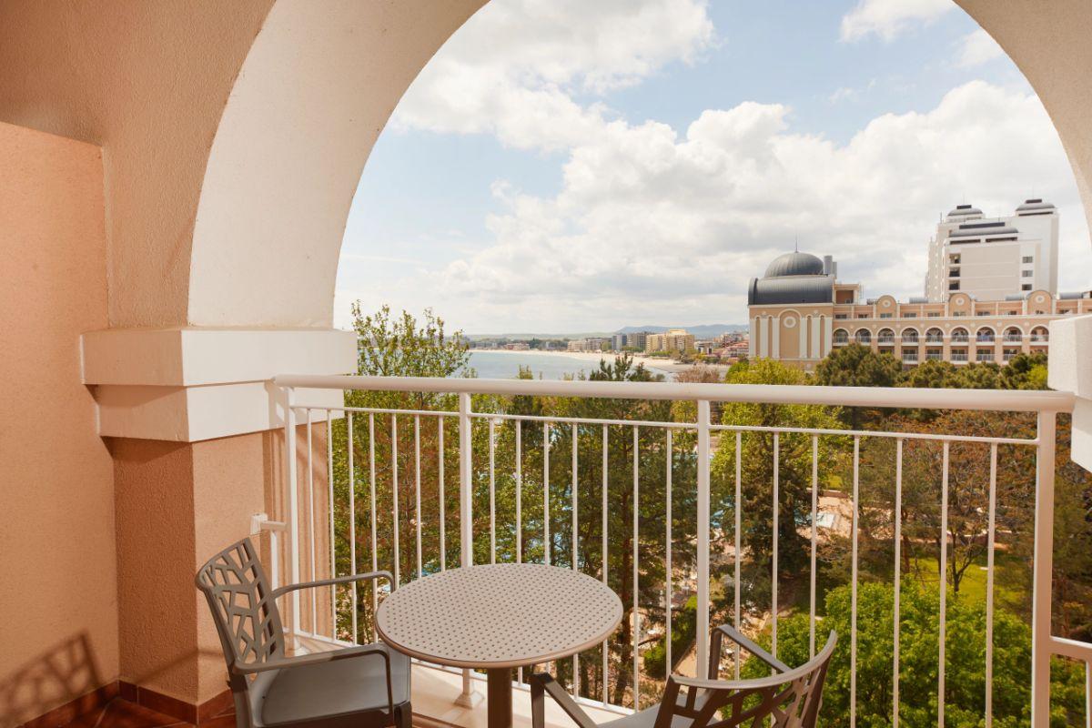 CAMERĂ DUBLĂ DELUXE CU VEDERE FRONTALĂ LA MARE  Dreams Sunny Beach Resort & Spa  CAMERĂ DUBLĂ DELUXE CU VEDERE FRONTALĂ LA MARE  Dreams Sunny Beach Resort & Spa