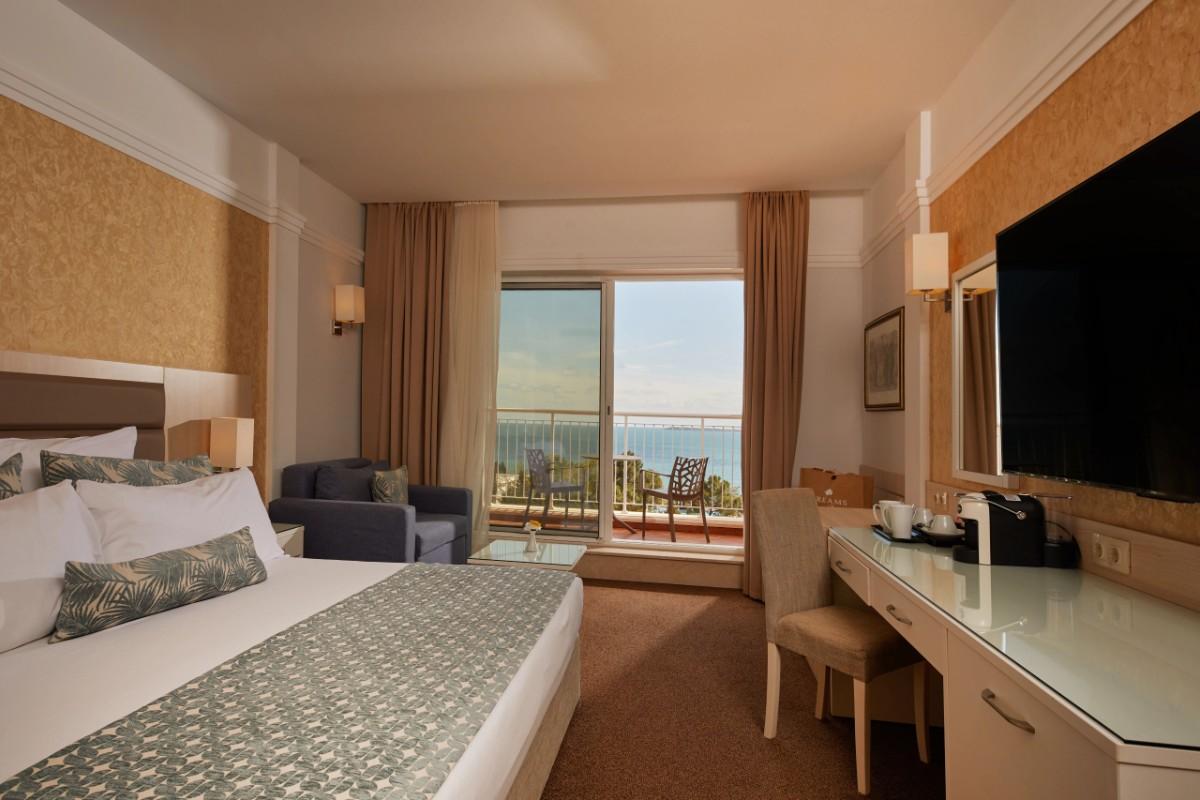 CAMERĂ DUBLĂ DELUXE PREFERRED CLUB CU VEDERE FRONTALĂ LA MARE  Dreams Sunny Beach Resort & Spa  CAMERĂ DUBLĂ DELUXE PREFERRED CLUB CU VEDERE FRONTALĂ LA MARE  Dreams Sunny Beach Resort & Spa