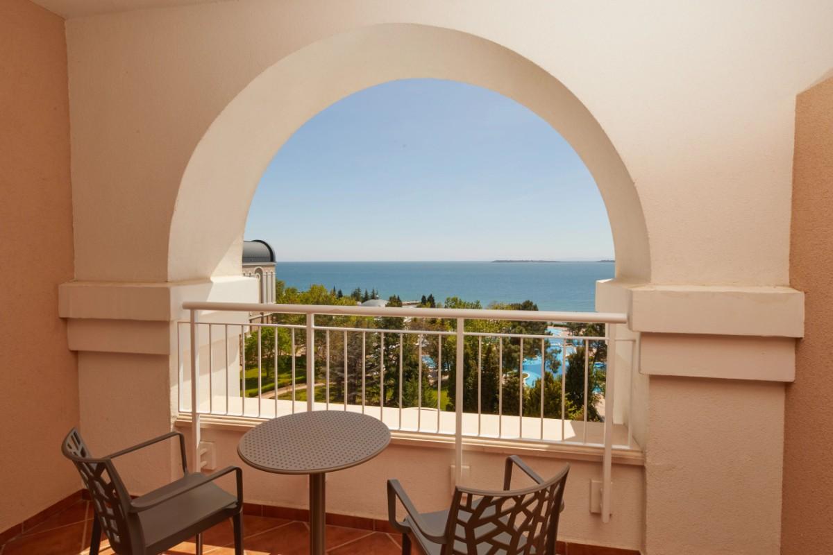 SUITE PREFERRED CLUB CU VEDERE LA PARC  Dreams Sunny Beach Resort & Spa  SUITE PREFERRED CLUB CU VEDERE LA PARC  Dreams Sunny Beach Resort & Spa