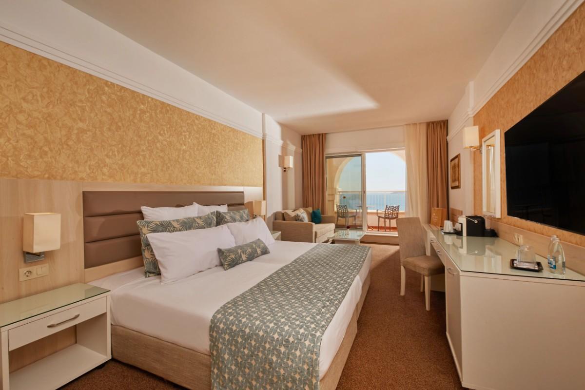 SUITE PREFERRED CLUB CU VEDERE LA PARC  Dreams Sunny Beach Resort & Spa  SUITE PREFERRED CLUB CU VEDERE LA PARC  Dreams Sunny Beach Resort & Spa