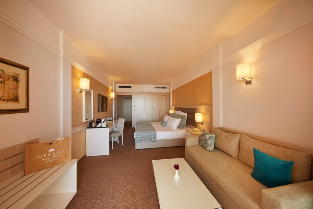 SUITE PREFERRED CLUB CU VEDERE LA PARC  Dreams Sunny Beach Resort & Spa  SUITE PREFERRED CLUB CU VEDERE LA PARC  Dreams Sunny Beach Resort & Spa