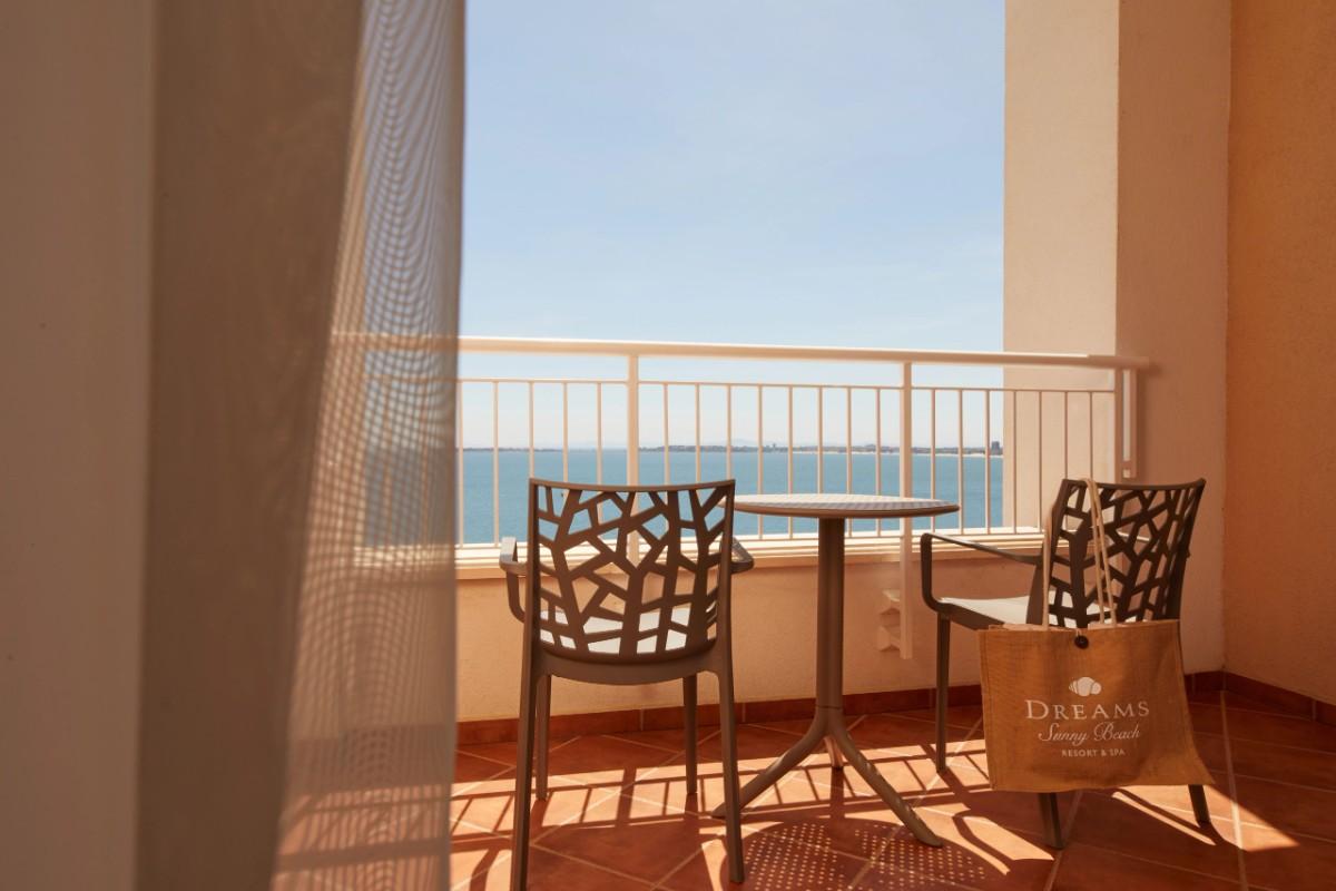 SUITE PREFERRED CLUB CU VEDERE FRONTALĂ LA MARE  Dreams Sunny Beach Resort & Spa  SUITE PREFERRED CLUB CU VEDERE FRONTALĂ LA MARE  Dreams Sunny Beach Resort & Spa
