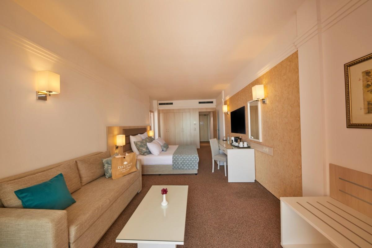SUITE PREFERRED CLUB CU VEDERE FRONTALĂ LA MARE  Dreams Sunny Beach Resort & Spa  SUITE PREFERRED CLUB CU VEDERE FRONTALĂ LA MARE  Dreams Sunny Beach Resort & Spa